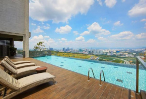 Sky Pool Luxury Suite